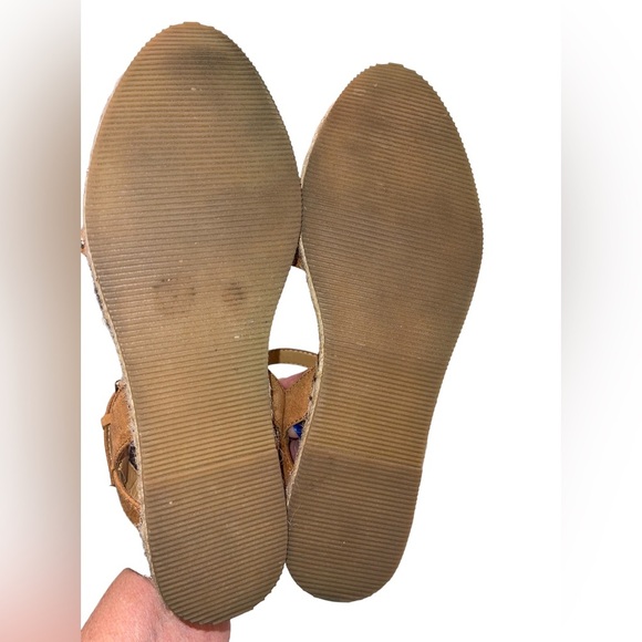 Nine West - neutral studded flats - gold / Brown - size 6 - EUC - Picture 4 of 6